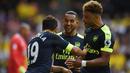 Pemain Arsenal merayakan gol pertama yang dicetak Santi Cazorla ke gawang Watford pada laga Premier League 2016-17 di Vicarage Road, Sabtu (27/8/2016). (Reuters/Hannah McKay)