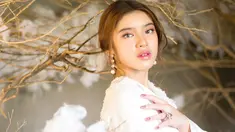 Meski tak jadi juara pertama, pemilik nama lengkap Tiara Anugrah Eka Setyoandini itu tetap jadi juara di hati penggemar. Sosoknya kian tenar di jagat hiburan Tanah Air. Bukan hanya tampil di atas panggung, ia juga menjalani berbagai pemotretan. (Liputan6.com/IG/@dierabachir)