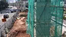 Kondisi pembangunan proyek LRT yang sepi aktivitas di Jalan HR Rasuna Said, Jakarta, Selasa (1/5). Peringatan Hari Buruh membuat sejumlah proyek meliburkan para pekerjanya. (Liputan6.com/Immanuel Antonius)