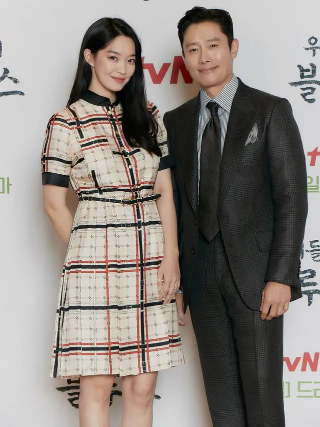 Shin Min Ah dan Lee Byung Hun (Foto: Netflix)