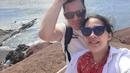 Gracia Indri dan Jeffry, mengabadikan momen berada di Puerto del Carmen, Spanyol. Keduanya memperbanyak foto dengan latar belakang laut. (Foto: Instagram/@graciaz14)