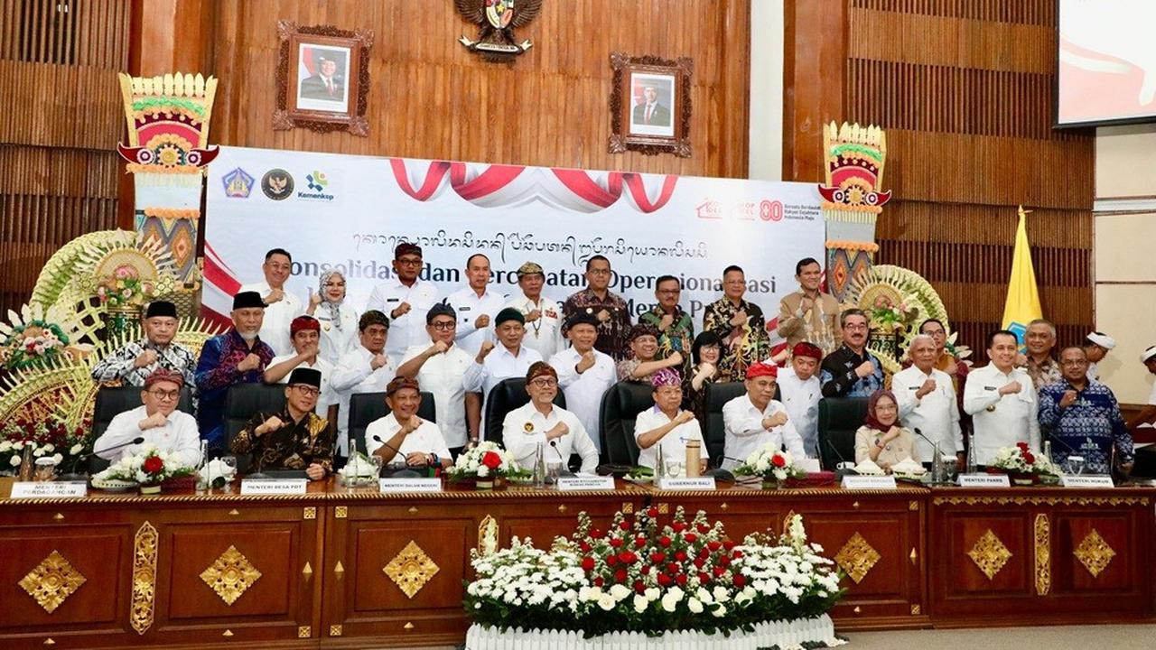 Mendagri Tito Saat Rapat Konsolidasi Satgas Nasional dan Percepatan Operasionalisasi Kopdeskel Merah Putih