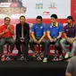 Sejumlah pebasket ternama mengikuti sesi tanya jawab dengan wartawan jelang bergulirnya IndiHome National Basketball League (NBL) Championship Series 2015 di Jakarta, Jumat (1/5/2015). (Liputan6.com/Helmi Fithriansyah)