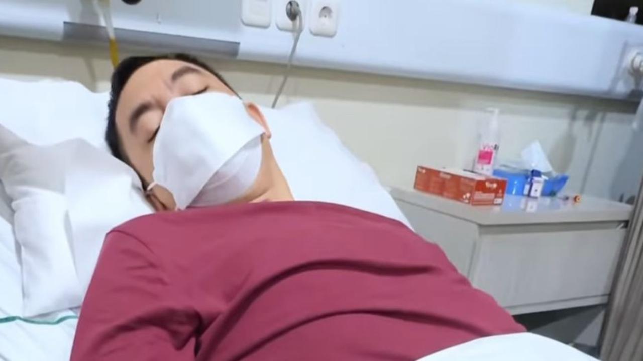 Momen Regi Datau Dilarikan ke IGD Dini Hari Karena Demam Tinggi, Ayu Dewi Panik Temani Suami