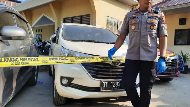 Suwandi, berhasil meminjam dan menggelapkan 13 unit mobil sebelum ditangkap polisi.(Liputan6.com/Ahmad Akbar Fua)