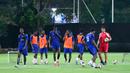 Para pemain Saint Kitts and Nevis menggelar sesi latihan jelang laga melawan Timnas Indonesia di ajang FIFA Series 2026. (Bola.com/M Iqbal Ichsan)