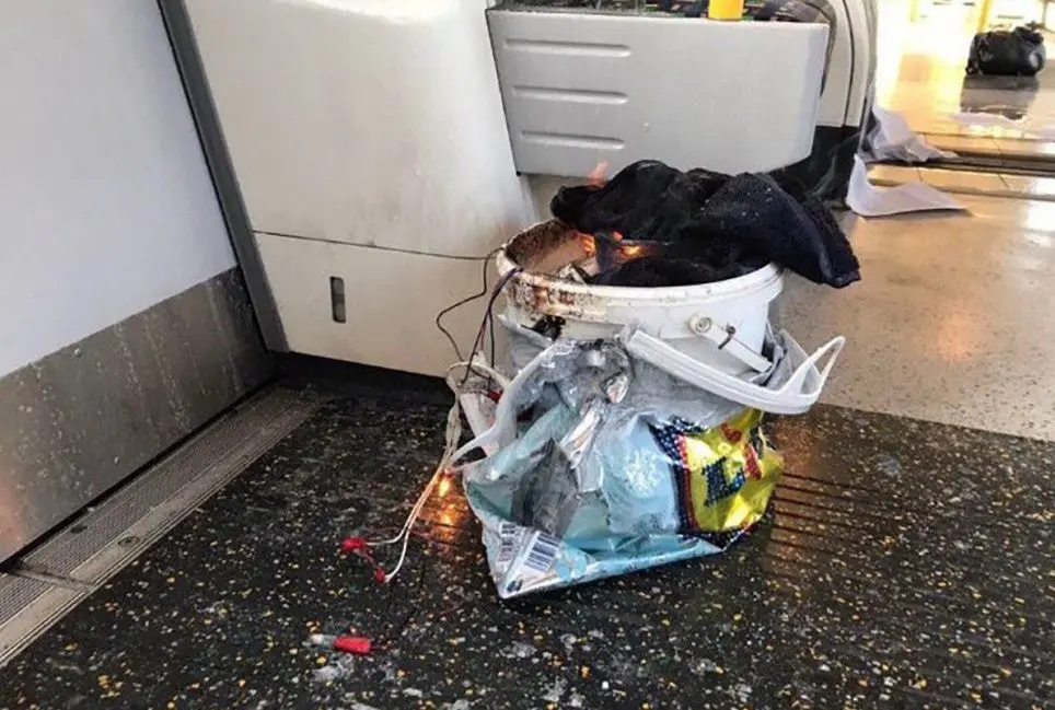 Video Sisa Ledakan dalam Keranjang di Kereta Bawah Tanah London (Metro Police London) 