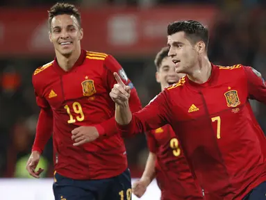 Timnas Spanyol memastikan lolos ke Putaran Final Piala Dunia 2022 di Qatar usai mengalahkan Swedia 1-0 sebagai pesaing utama dalam laga pamungkas Kualifikasi Grup B, Minggu (14/11/2021). Gol kemenangan La Furia Roja baru dicetak pada menit ke-86 oleh Alvaro Morata. (AP/Angel Fernandez)
