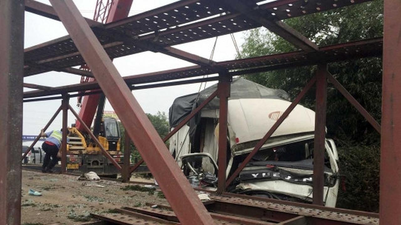 Dahsyatnya tabrakan beruntun di tol China, 22 orang tewas