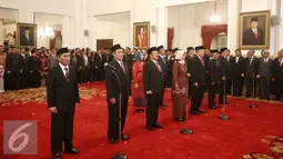 Dua anggota Komisi Yudisial (KY) dan 9 anggota Ombudsman saat mengikuti pelantikan di Istana Negara, Jakarta (12/2). Pelantikan tersebut berdasarkan Keputusan Presiden Nomor 20P Tahun 2016 untuk masa jabatan 2015-2020. (Liputan6.com/Faizal Fanani)