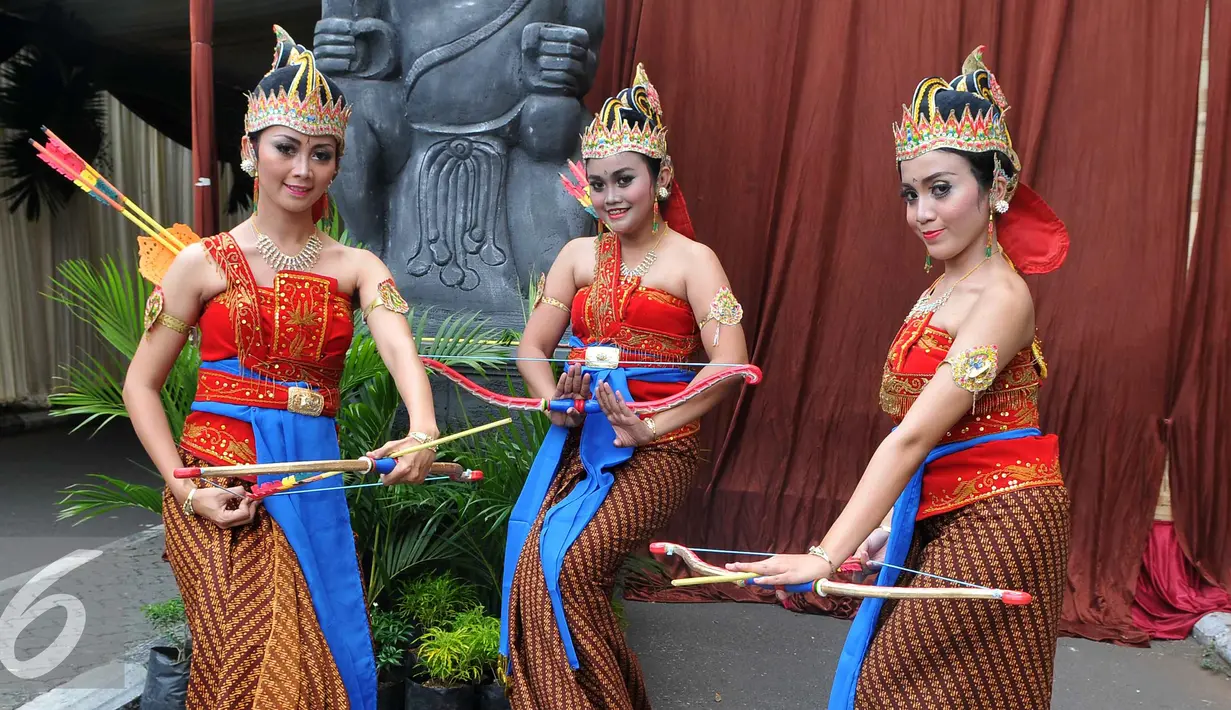 Sejumlah penari di Festival Naskah Nusantara, Perpustakaan Nasional, Jakarta (14/9/2015). Acara ini berlangsung dari tanggal 14-17 September 2015. (Liputan6.com/ Gempur M Surya)