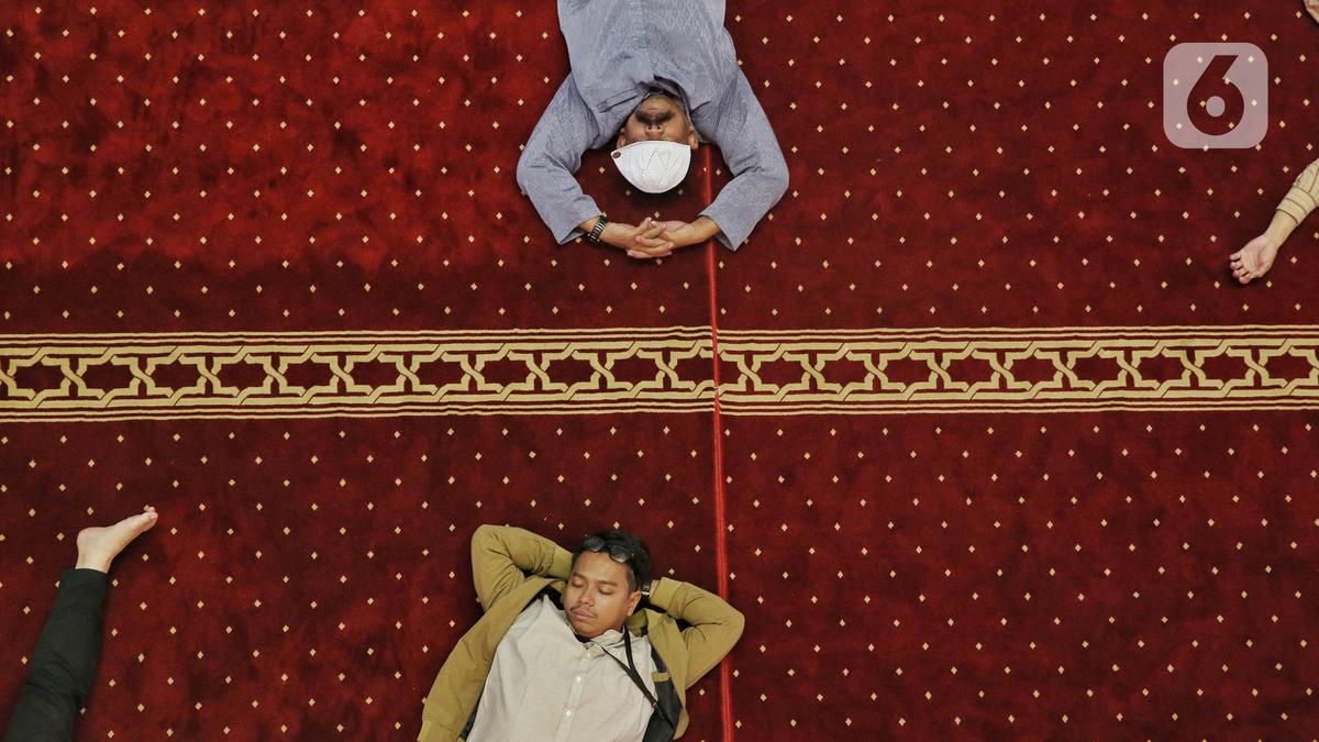 Menanti Waktu Berbuka Puasa di Masjid Istiqlal Jakarta