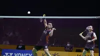 Ganda campuran tuan rumah Amri Syahnawi/Winny Oktavina Kandow meraih tiket perempat final Indonesia Masters 2022&nbsp;setelah&nbsp;mengalahkan pasangan Malaysia Choong Hon Jian/Go Pei Kee dengan rubber game&nbsp;21-11, 15-21, dan 21-13 di&nbsp;Platinum Arena, Malang, Jawa Timur, Kamis, 20 Oktober. (foto: PBSI)