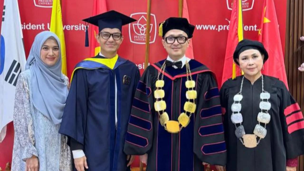 Elegan dan Sederhana, Alyssa Soebandono Kenakan Tunik Batik Saat Dampingi Dude Harlino Wisuda
