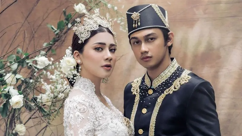 Usung Adat Minahasa, Ini 7 Potret Prewedding Caesar Hito dan Felicya Angelista