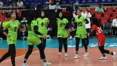 Timnas voli putri Indonesia mampu bangkit usai dikalahkan Hong Kong pada laga pertama dengan memetik kemenangan telak 3-0 () atas Singapura pada laga kedua Grup B AVC Challenge Cup 2024 di Rizal Memorial Coliseum, Manila, Filipina, Jumat (24/5/2024). Dengan hasil ini, Putri Agustin dkk yang mengemas satu kemenangan dan satu kekalahan dari dua laga sementara menempati posisi keempat Grup B di atas juru kunci Singapura. (Asian Volleyball Confederation)