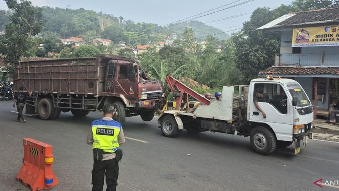Pemudik Tewas Ditabrak Truk Pengangkut Sapi di Nagreg