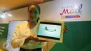 Model saat menunjukkan aplikasi Dompetku+ di Jakarta, Senin (14/3). layanan pembayaran dengan  mengunakan email sebagai identitas untuk berbagai transaksi online dan pengiriman uang online. (Liputan6.com/Angga Yuniar)