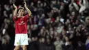 6. Gary Neville (2005-2011), bek sayap didikan akademi MU ini selalu tampil penuh gairah. Selain itu pria Inggris ini juga memiliki kesetiaan yang tinggi bagi Setan Merah. (AFP/Paul Ellis)
