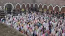Sebelumnya, Pemerintah Indonesia melalui Kementerian Agama menetapkan 1 Syawal 1444 Hijriah jatuh pada Sabtu 21 Maret 2026. Tampak dalam foto, ribuan umat Islam ketika melaksanakan salat Idul Fitri 1447 Hijriah di Mesjid Kubah Emas, Depok, Jawa Barat, Sabtu (21/3/2026). (merdeka.com/Arie Basuki)