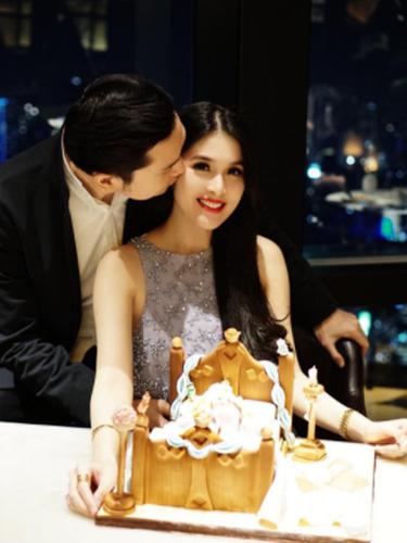 Ultah Saat Hamil Sandra Dewi Bahagia Didampingi Mantan Pacar News Entertainment Fimela Com