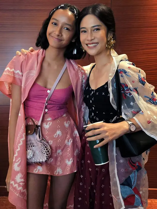 Gaya Modern di Red Carpet dan Fashion Week