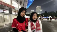 Pendukung Timnas Indonesia saat pertandingan kualifikasi Piala Dunia 2024 kontra Irak di Stadion Utama Gelora Bung Karno (SUGBK), Senayan, Jakarta.