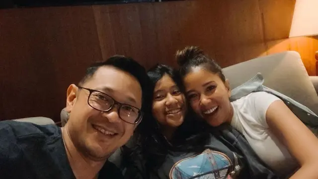 Dikaruniai Anak Kedua, Ini 6 Momen Manis Titi Rajo Bintang dan Keluarga Kecilnya
