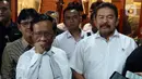 Menko Polhukam Mahfud Md dan Jaksa Agung ST Burhanuddin memberikan keterangan kepada awak media usai melakukan pertemuan tertutup di Kejaksaan Agung Jakarta, Rabu (20/11/2019). (Liputan6.com/Johan Tallo)
