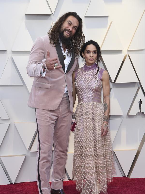 Jason Momoa dan Lisa Bonet di Oscar 2019 (Photo by Eric Jamison/Invision/AP).
