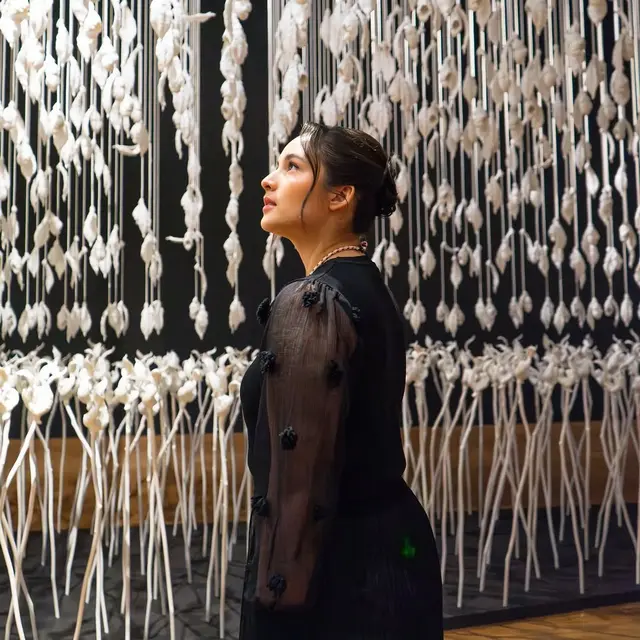 Chelsea Islan, Pendiri Seniman Muda Berkarya, Tunjukkan Cinta Seni dan Fashion (Instagram/@senimanmudaberkaryaid)