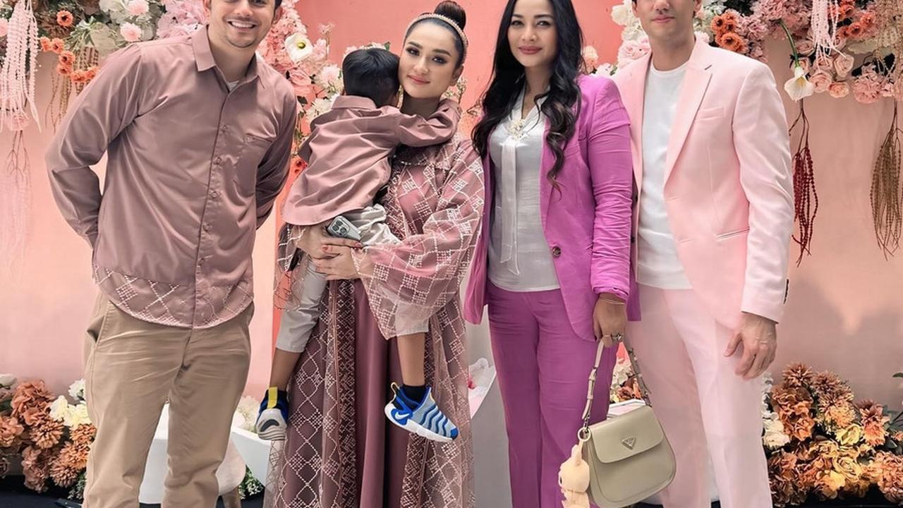 Andrew Andika Akhirnya Bebas dari Rehabilitasi, Teuku Dewi Turut Menjemput Suaminya