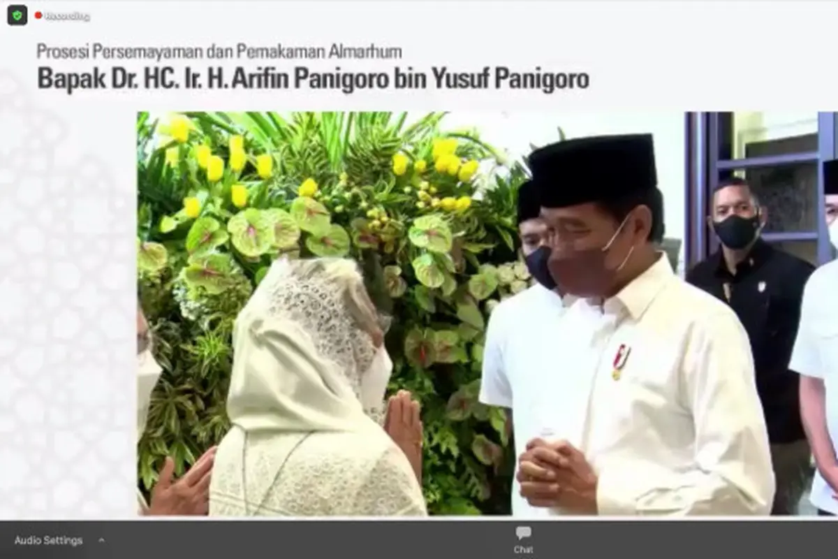 Presiden Joko Widodo (Jokowi) hadir saat pemakaman Pendiri Medco Energi, Arifin Panigoro, Selasa (8/3/2022) (Dok: tangkapan layar/Pipit I.R)