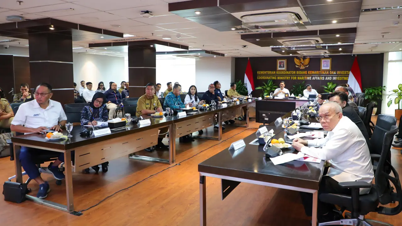 Menteri Koordinator Bidang Kemaritiman dan Investasi Luhut Binsar Pandjaitan dalam Rakor Pembahasan GovTech, di kantor Kementerian Koordinator Bidang Kemaritiman dan Investasi, pada Senin (15/1/2024). (Dok Kemenko Marves)