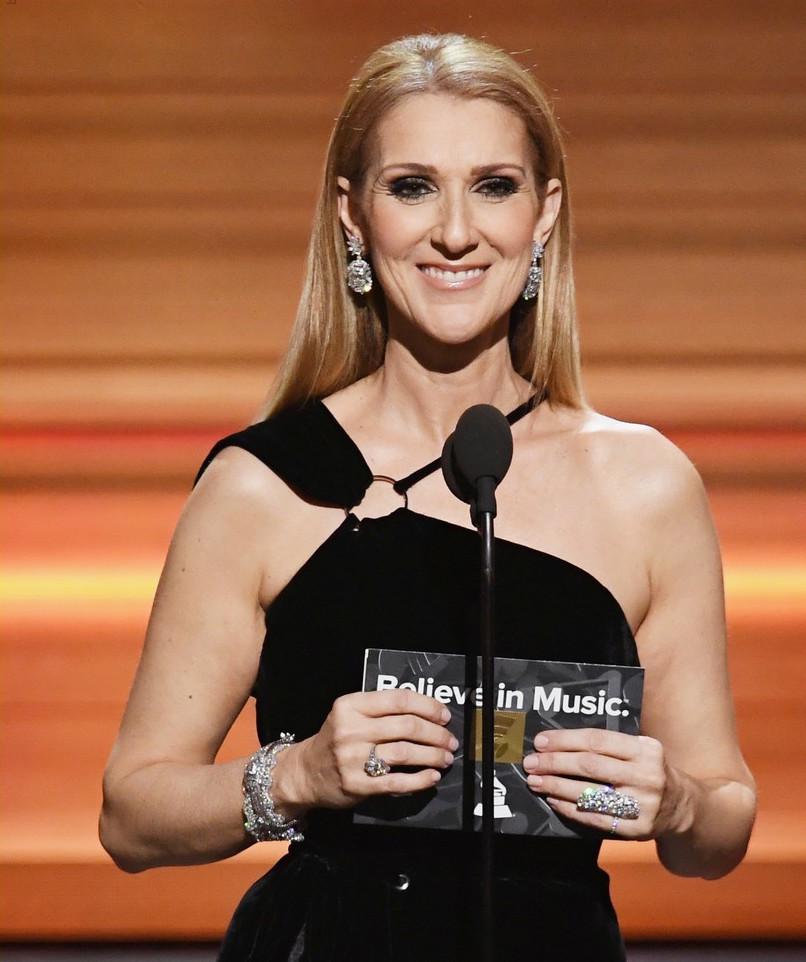 Warna Rambut Ini Yang Membuat Celine Dion Terlihat Awet Muda Beauty Fimela Com