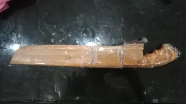 Barang bukti pisau yang diamankan polisi dari preman pemalak sopir truk di Mesuji, Lampung.