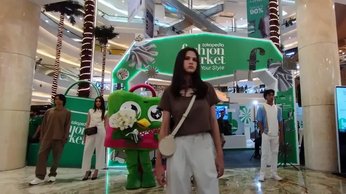 Foto Fashion Show pada Tokopedia Fashion Market 2024