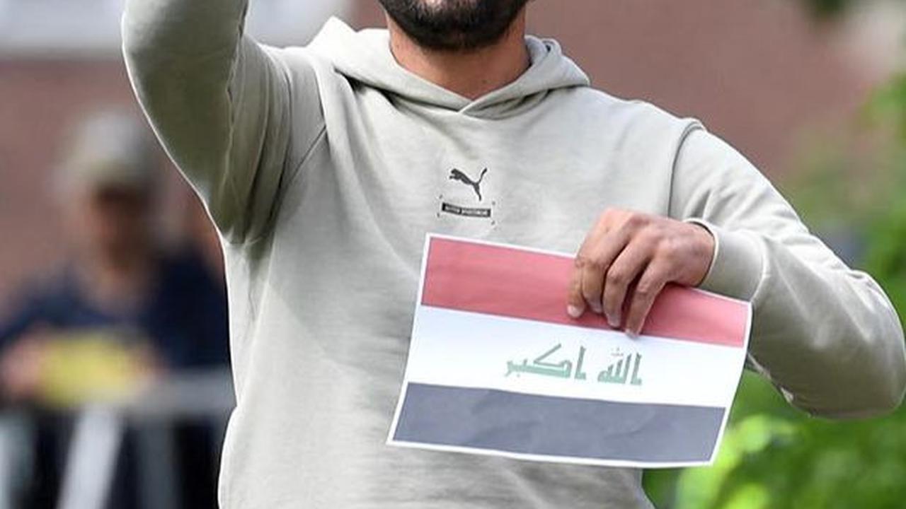 FOTO: Pria Pembakar Alquran di Swedia Kembali Berulah, Kini Injak-Injak Kitab Suci di Depan Kedubes Irak