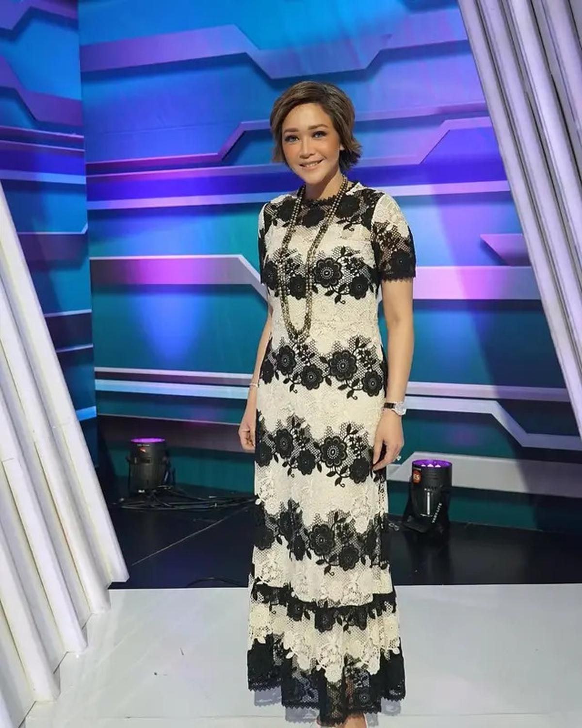 8 Gaya Dress Brokat Hitam Maia Estianty, Modelnya Elegan dan Anggun