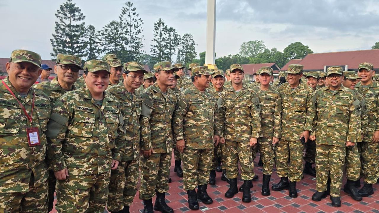 Potret Gagah Raffi Ahmad Berseragam Komcad Diapit Prabowo dan Gibran Ikut Ospek Menteri di Magelang