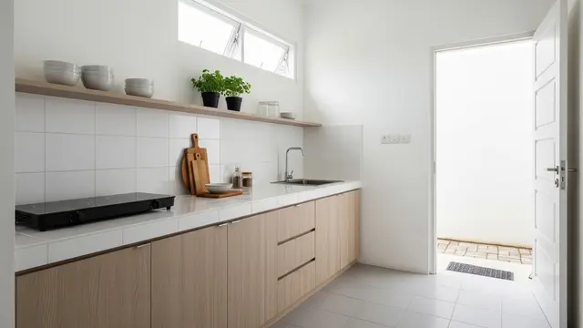 Cara Menata Dapur Belakang Rumah Sempit agar Tidak Becek Saat Hujan Deras dengan Sisakan Ruang di Dekat Pintu Belakang