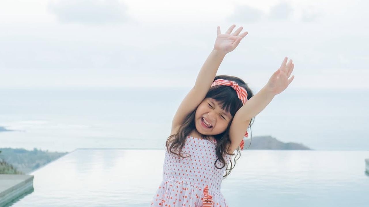 Potret Gemas dan Lucunya Chloe, Anak Asmirandah yang Sudah Pintar Pose