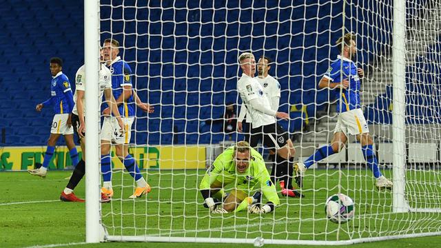 Pesta Gol ke Gawang Portsmouth, Brighton Menuju Babak Ketiga Piala Inggris