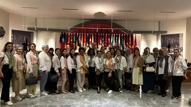 Para peserta program "Spouse Head of Mission" di Museum Konferensi Asia Afrika, Bandung, Senin (4/3/2024). (Liputan6/Benedikta Miranti)