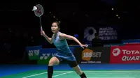 Pebulutangkis tunggal putri Thailand, Ratchanok Intanon, mengalahkan pemain Denmark, Line Kjaersfeldt, pada babak perempat final Piala Sudirman 2017 di Gold Coast, Australia, Kamis (25/5/2017). (Bola.com/Twitter/2017BWC)