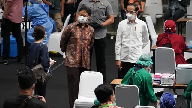 Presiden Joko Widodo (Jokowi) dan Menteri Kesehatan Budi Gunadi Sadikin