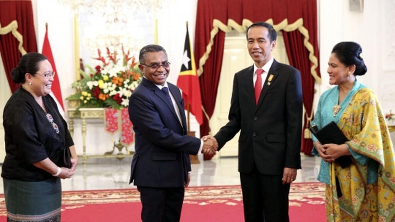 Akrabnya Jokowi dan PM Timor Leste ngobrol santai di teras Istana