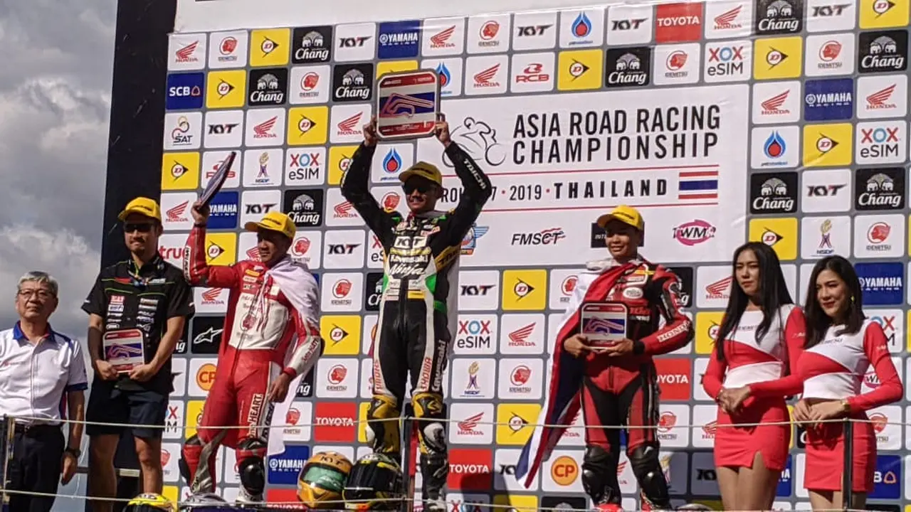 Podium juara race pertama kelas AP 250cc Asia Road Racing Championship (ARRC) 2019 di Sirkuit Internasional Chang, Buriram, Thailand, Sabtu (30/11/2019).