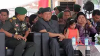 SBY saat menghadiri serah terima jabatan Mayor Inf Agus Harimurti Yudhoyono sebagai Komandan Batalyon Infanteri Mekanis 203/Arya Kamuning. (Liputan6.com/Ahmad Romadoni)