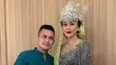 <p>Aura Kasih tampil cantik dengan mengenakan gaun bernuasa silver. Ia menyempurnakan penampilannya dengan deretan payet dan manik-manik. [Foto: instagram.com/aurakasih]</p>